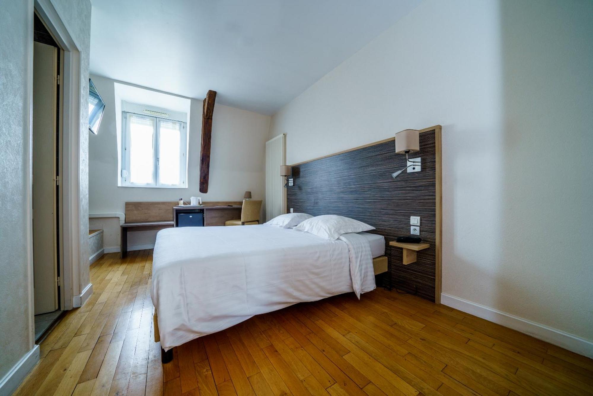Hotel Logis Le Grand Chateau-du-Loir
