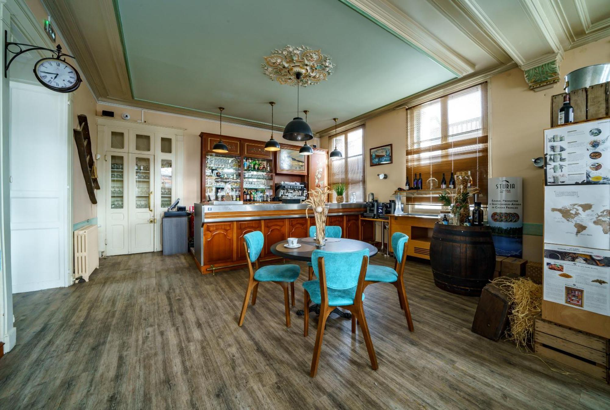 Hotel Logis Le Grand Chateau-du-Loir